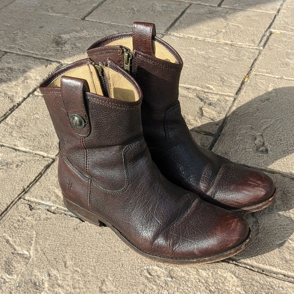 Frye Melissa short side zip boots
